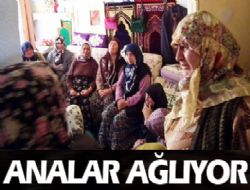 Analar ağlıyor...